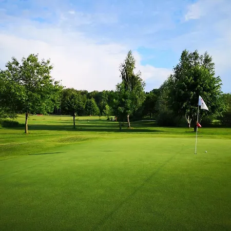 بيت ضيافة Golf